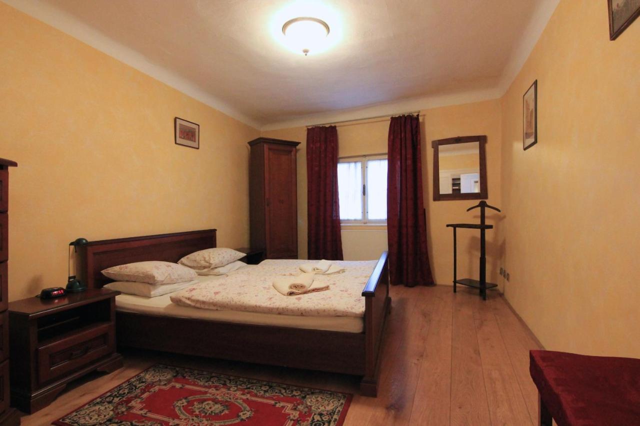 Cool 1 Bedroom Prokopska Apartment In Mala Strana Praga Exterior foto